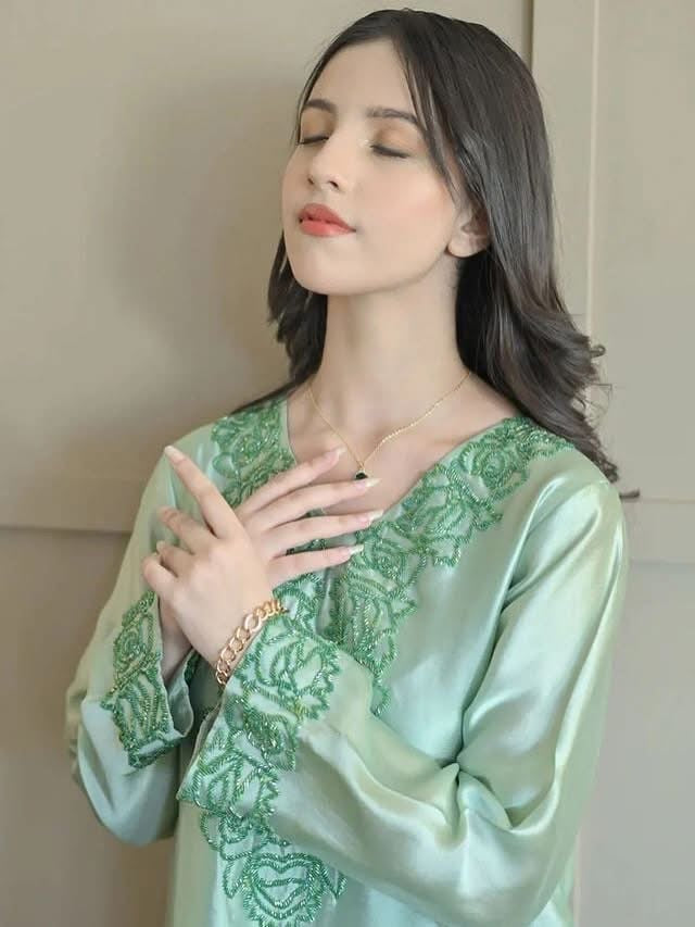 Pastel Mint Pure Tussle Silk 3‑Piece – Handmade Neck & Organza Dupatta Choice Fabrics